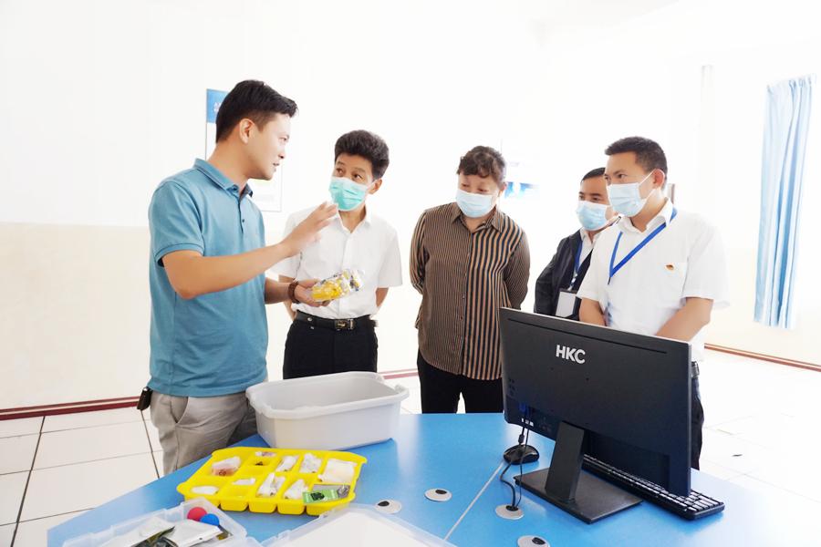 参观科创教室