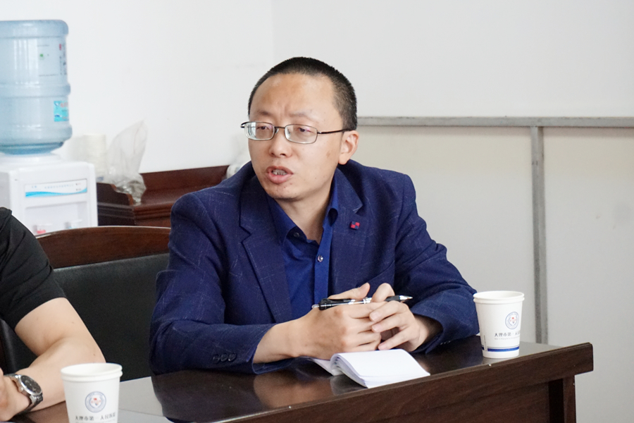 党员庞毅