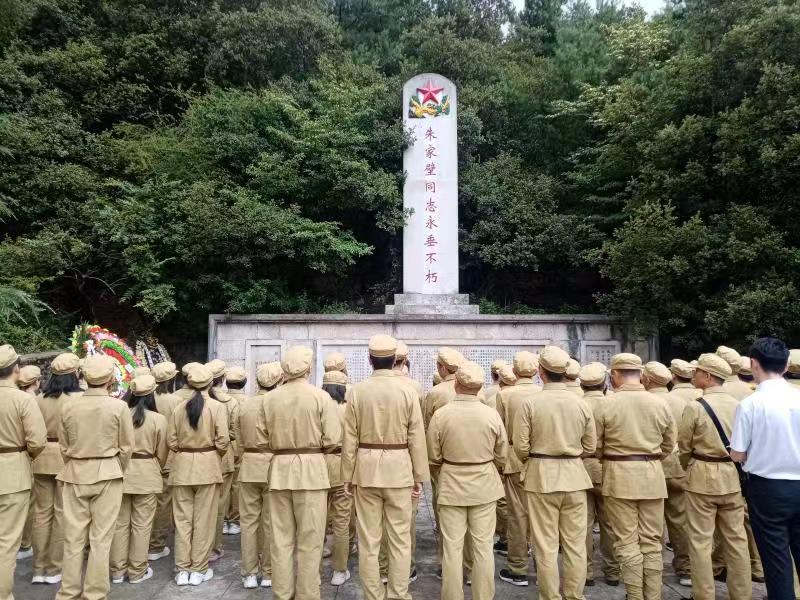 龙海乡朱家壁纪念碑